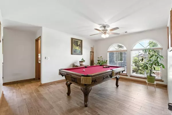 896 Willowood Court, Hanford, CA 93230