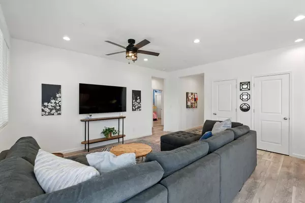 4146 Dennis AVE, Clovis, CA 93619