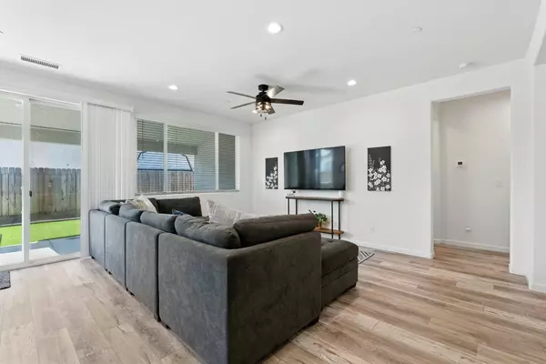 4146 Dennis AVE, Clovis, CA 93619