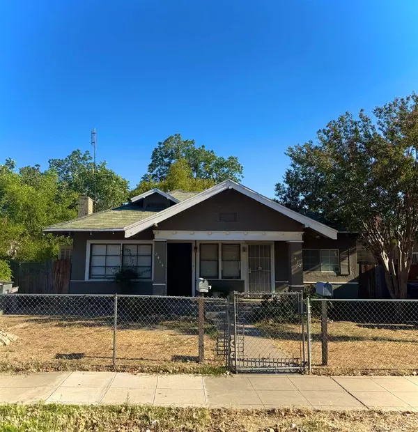 2412 E Thomas AVE, Fresno, CA 93701