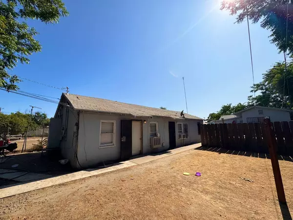 2465 S 11th ST, Fresno, CA 93725