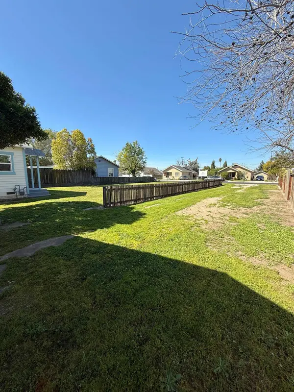 2824 C ST, Selma, CA 93662