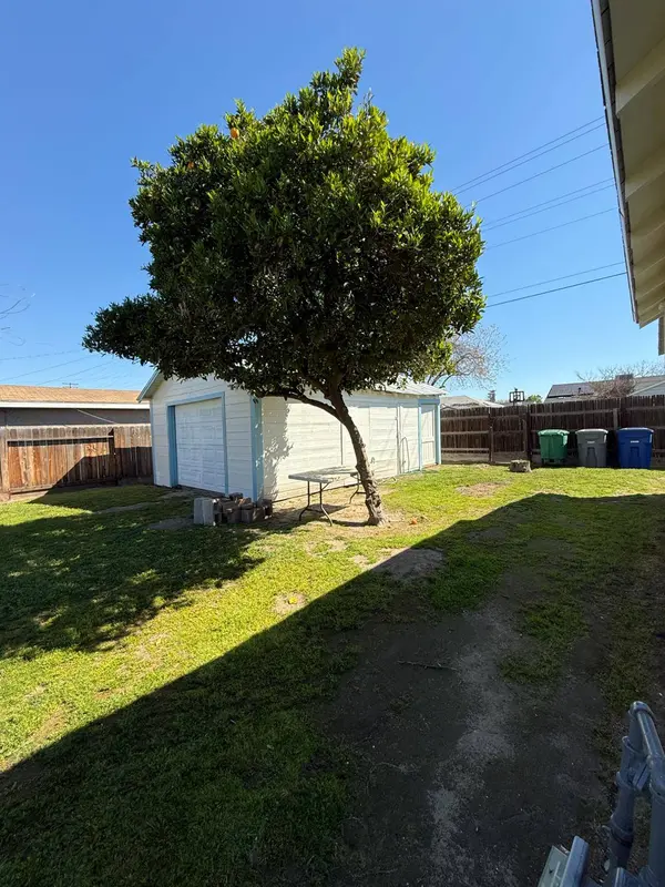 2824 C ST, Selma, CA 93662