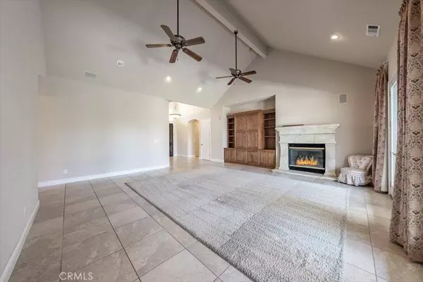 1540 E Golden Valley WAY, Fresno, CA 93730