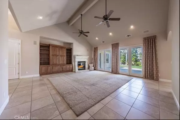 1540 E Golden Valley WAY, Fresno, CA 93730