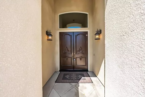 1540 E Golden Valley WAY, Fresno, CA 93730