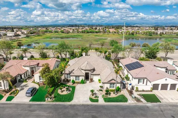 1540 E Golden Valley WAY, Fresno, CA 93730