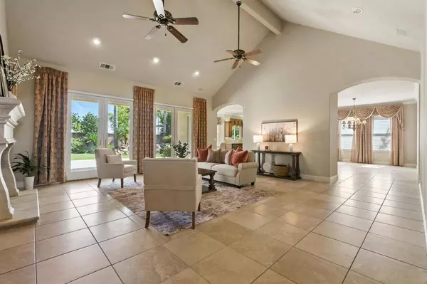 1540 E Golden Valley WAY, Fresno, CA 93730