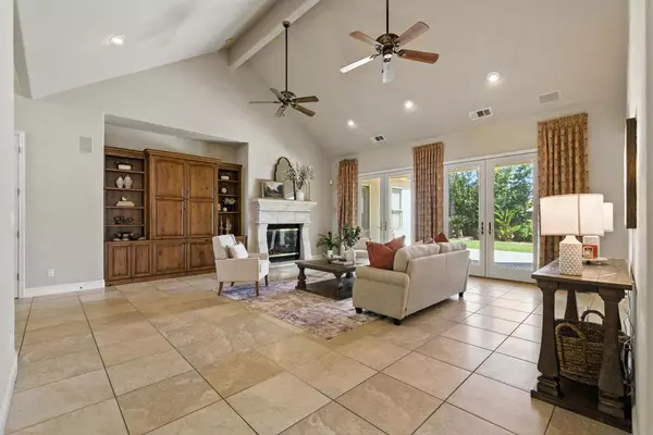 1540 E Golden Valley WAY, Fresno, CA 93730