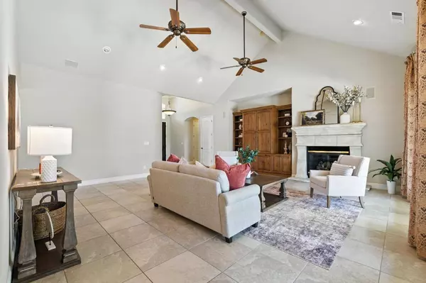 1540 E Golden Valley WAY, Fresno, CA 93730