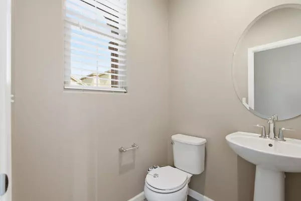 2059 E Axelson DR, Fresno, CA 93730