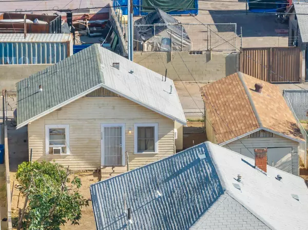 230 N Calaveras ST, Fresno, CA 93701