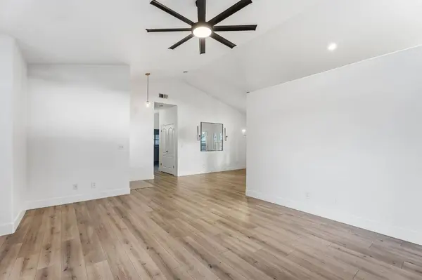 2281 E Desert Island DR, Fresno, CA 93730