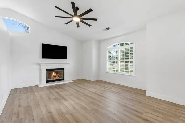 2281 E Desert Island DR, Fresno, CA 93730