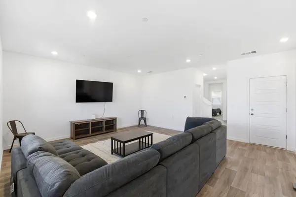 997 Pioneer DR, Madera, CA 93636