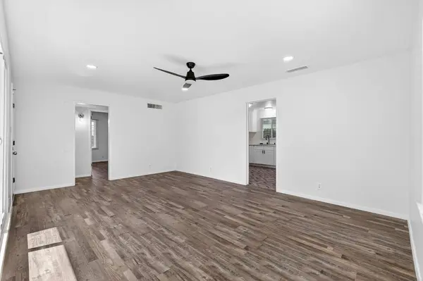 1812 W Bellaire WAY, Fresno, CA 93705