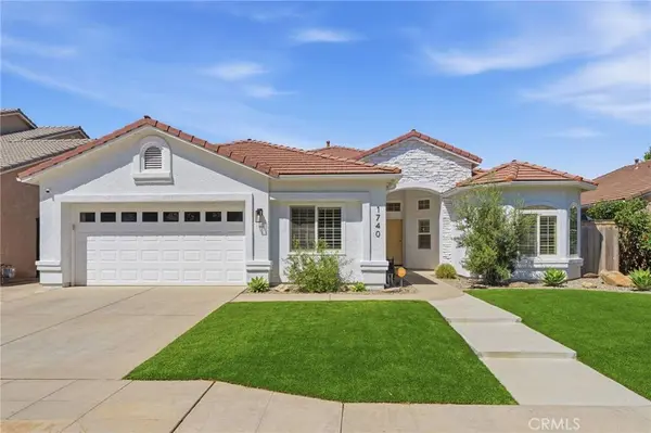 1740 N McKelvy AVE, Clovis, CA 93619