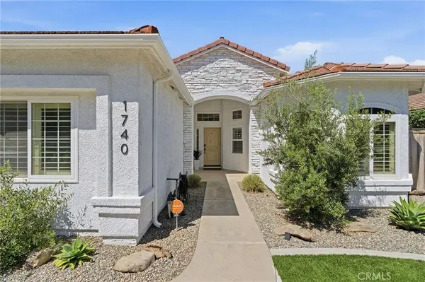 1740 N McKelvy AVE, Clovis, CA 93619
