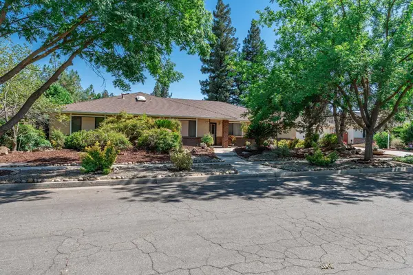 1547 E Fallbrook AVE, Fresno, CA 93720