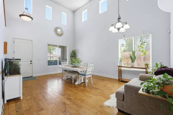 7082 E Ramona WAY, Fresno, CA 93737