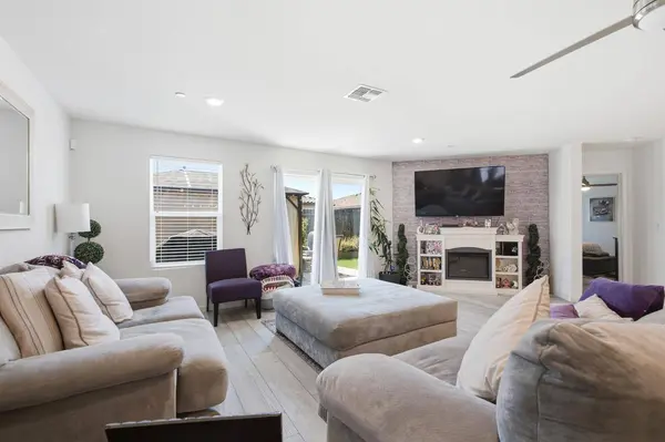 6883 E Woodward AVE, Fresno, CA 93727