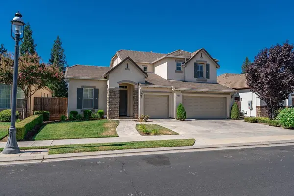 3242 Everglade AVE, Clovis, CA 93619