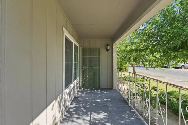 10840 Cedar ST, Armona, CA 93202