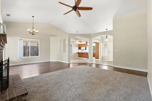 8535 N Jackson AVE, Fresno, CA 93720