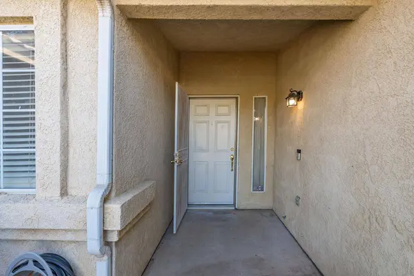 5438 N State ST, Fresno, CA 93722
