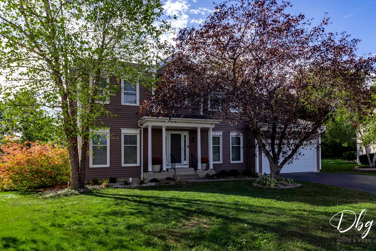105 Wildflower Ln, Round Lake, IL 60073-4933