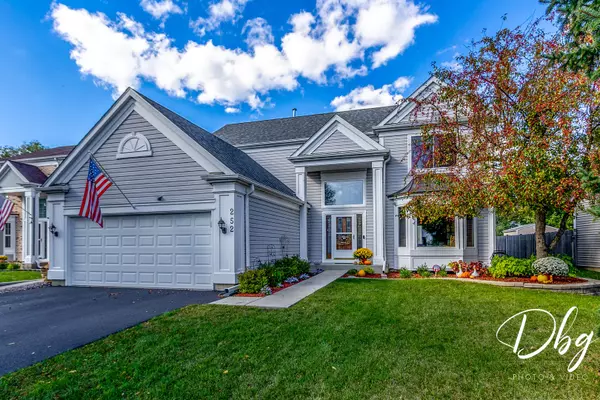 252 Carters Grove Ct, Grayslake, IL 60030-1196