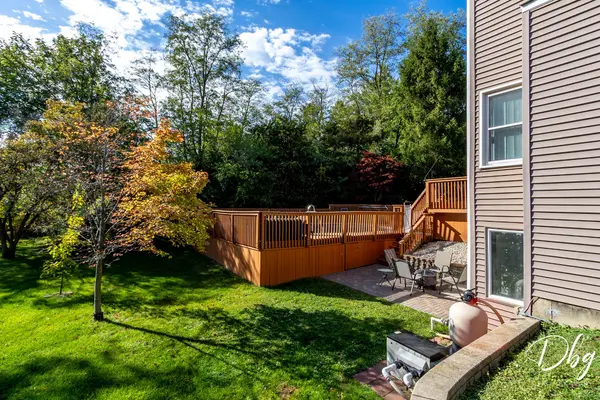 105 Wildflower Ln, Round Lake, IL 60073-4933