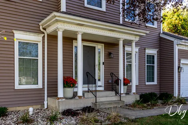 105 Wildflower Ln, Round Lake, IL 60073-4933