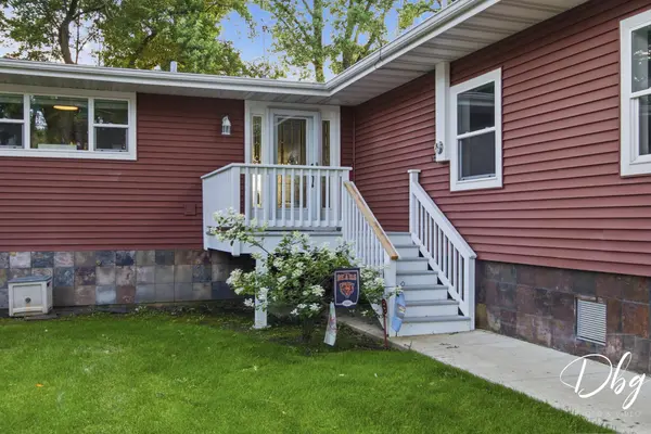 35616 N Sheridan Dr, Fox Lake, IL 60020-1924