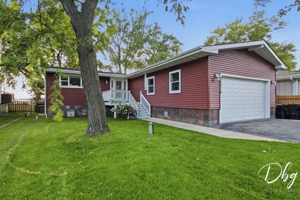 35616 N Sheridan Dr, Fox Lake, IL 60020-1924