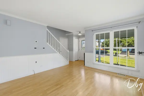 60 W Dahlia Ln, Round Lake Beach, IL 60073-4041