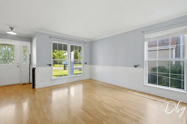 60 W Dahlia Ln, Round Lake Beach, IL 60073-4041