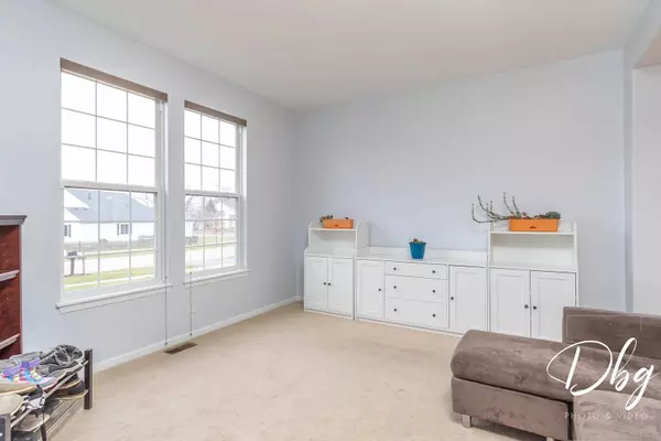 748 N Overlook TRL, Round Lake, IL 60073