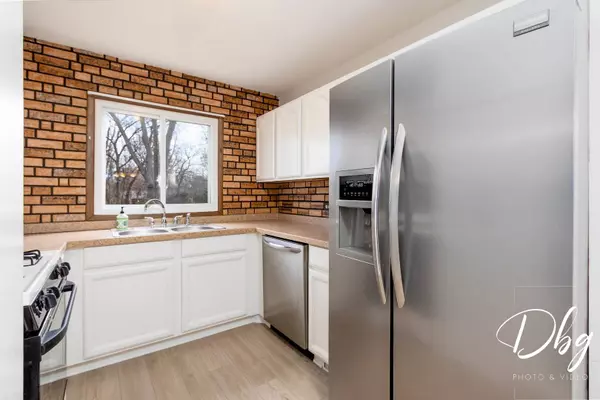 608 W Pheasant CT, Round Lake Beach, IL 60073