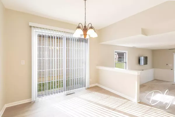 608 W Pheasant CT, Round Lake Beach, IL 60073