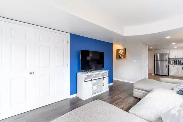 319 E SHOREWOOD DR, Round Lake Beach, IL 60073