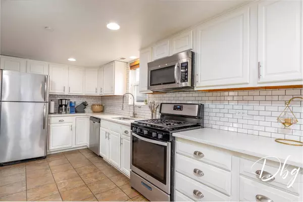 319 E SHOREWOOD DR, Round Lake Beach, IL 60073