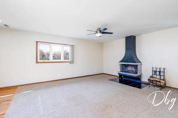 1503 Evergreen ST, Holiday Hills, IL 60051