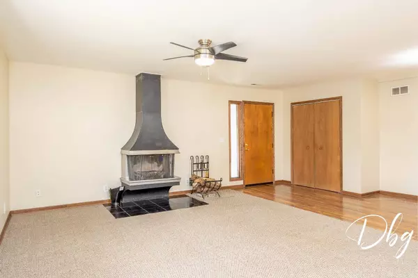 1503 Evergreen ST, Holiday Hills, IL 60051