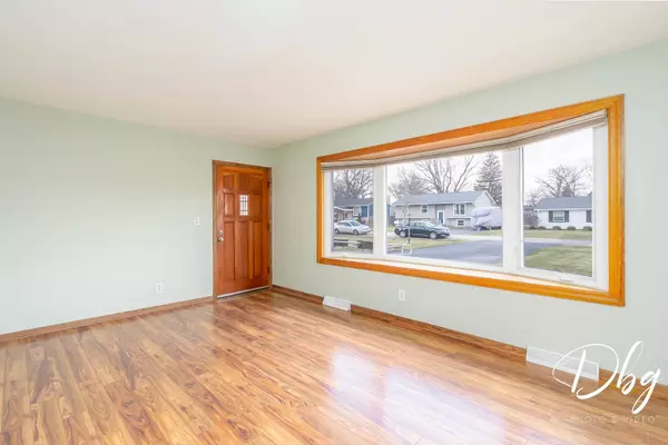 1503 Evergreen ST, Holiday Hills, IL 60051