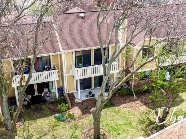 1168 Northbury LN #B1, Wheeling, IL 60090