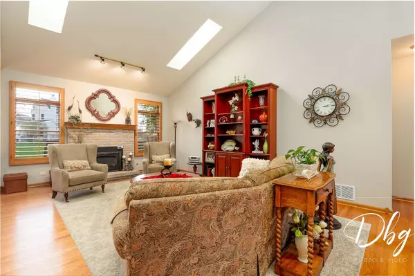 786 Woodland DR, Antioch, IL 60002