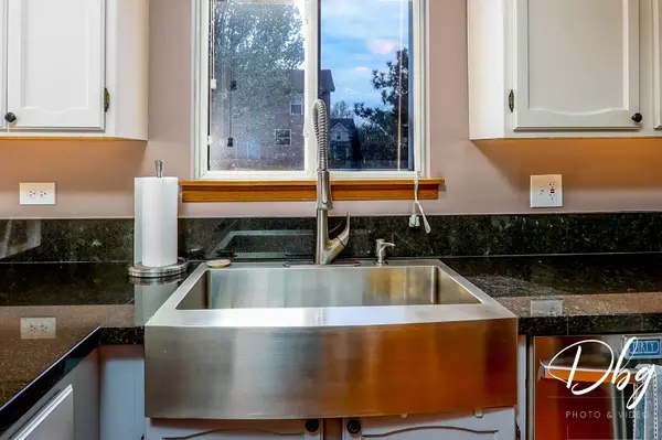 2426 N Old Pond LN, Round Lake Beach, IL 60073