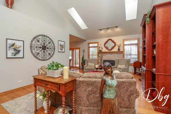 786 Woodland DR, Antioch, IL 60002