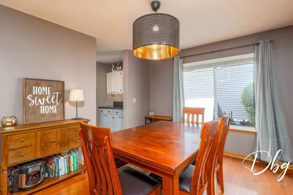 2426 N Old Pond LN, Round Lake Beach, IL 60073